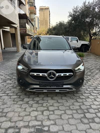 Mercedes GLA 250 4matic 2021 gray on black (clean carfax)