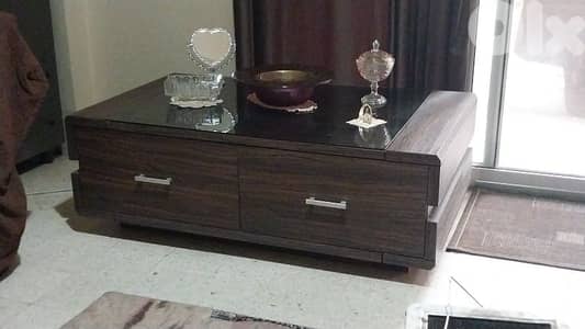 طاولة موبيليا شبه جديدة