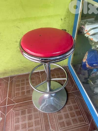 محل تلفونات كامل خشب وأكسسوار كلن ب ٨٠٠$