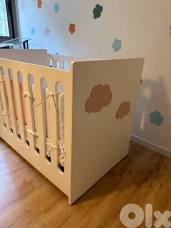 Baby crib with mattress and bedding 1