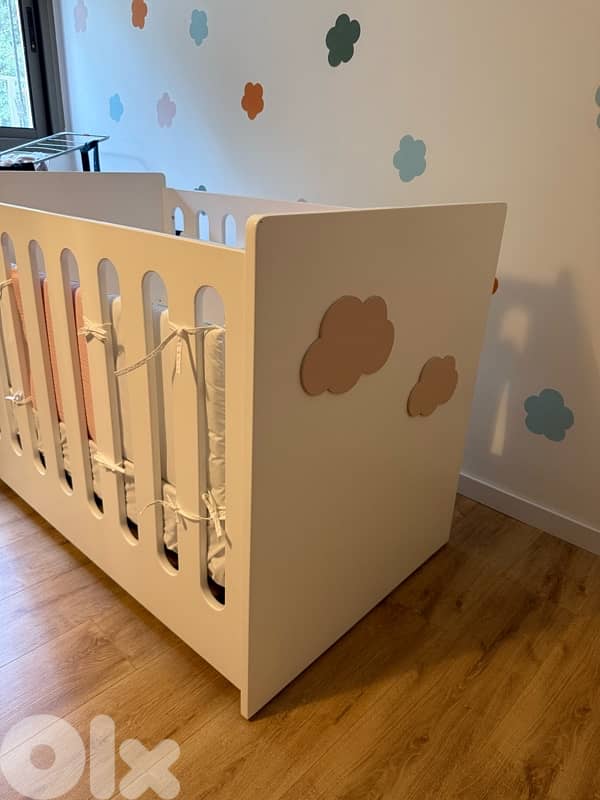 Baby crib with mattress and bedding 5