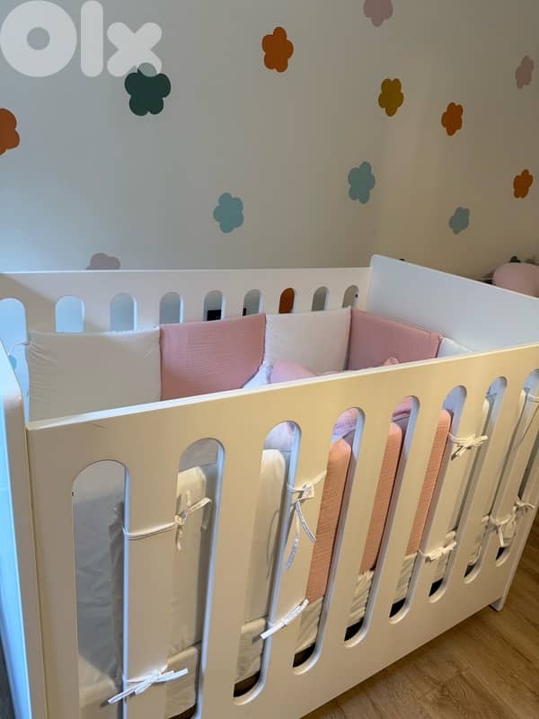 Baby crib with mattress and bedding 6