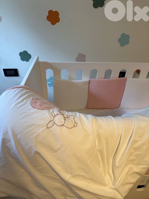 Baby crib with mattress and bedding 7
