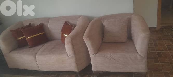 صالون اربع قطع كتير نضيف مع سجادة جديدة ٢٠٠ دولار