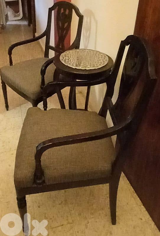 2 chairs vange and coffe table 1