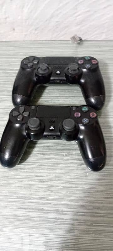 ps4 fat 500gb 2 controllers 1