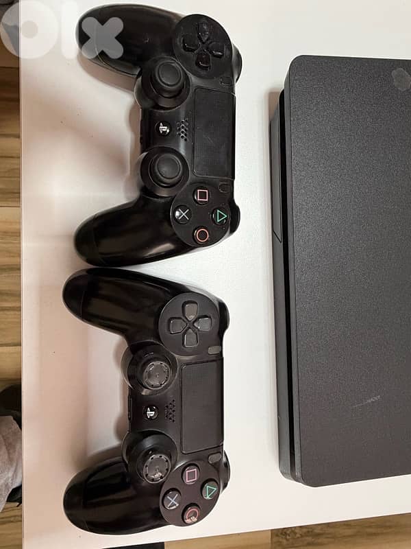 PS4 slim with all cables, 2 controllers and EAFC26 4