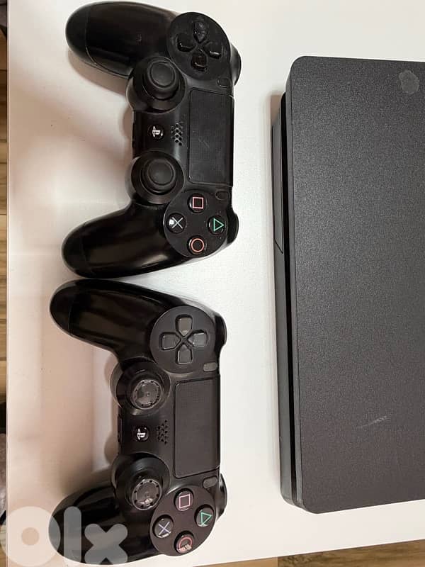 PS4 slim with all cables, 2 controllers and EAFC26 5