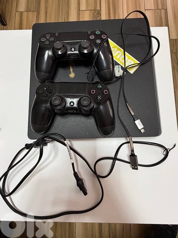 PS4 slim with all cables, 2 controllers and EAFC26 8