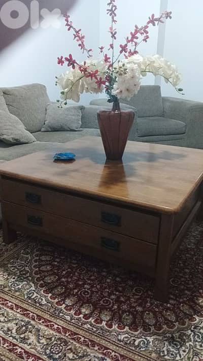 كنابايات وطاولة