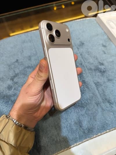 USED IPHONE 17 PRO MAX 256 ESIM SILVER