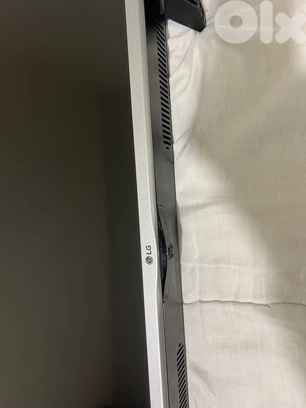 LG TV 32inch smart 1