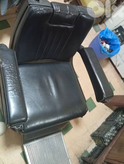 للبيع كرسة قص و كرسة شامبو بي 200 دولار