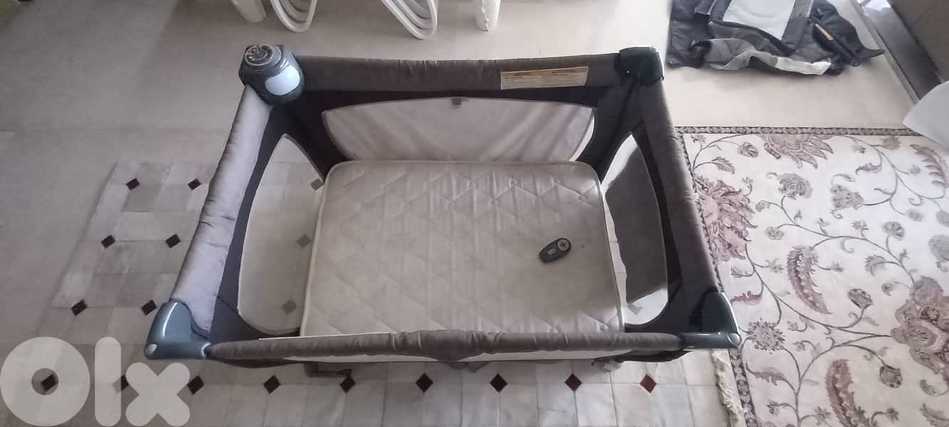 chicco baby crib 2