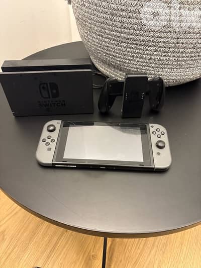 black Nintendo switch