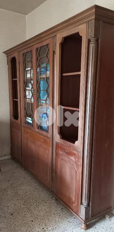 Vintage Grande Armoire-étagère en véritable bois massif.