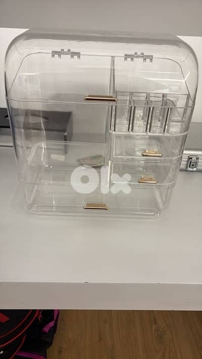 makeup organizer