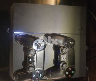 PS4 1 TB with 2 controllers