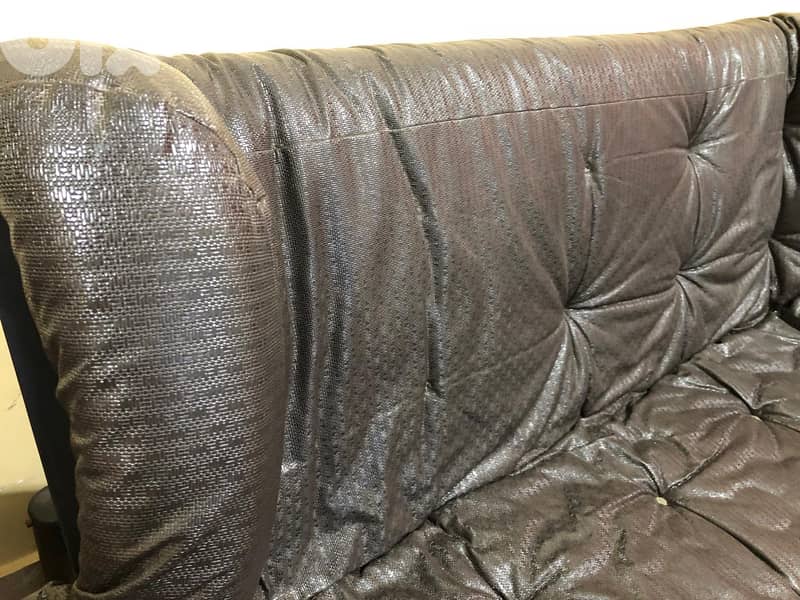 Leather couch / bed 1