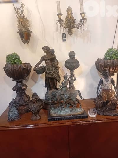 يوجد لدينا تشكيلة برونزيات