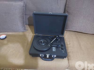 جرامافونVintage نادر (شكل حقيبة)