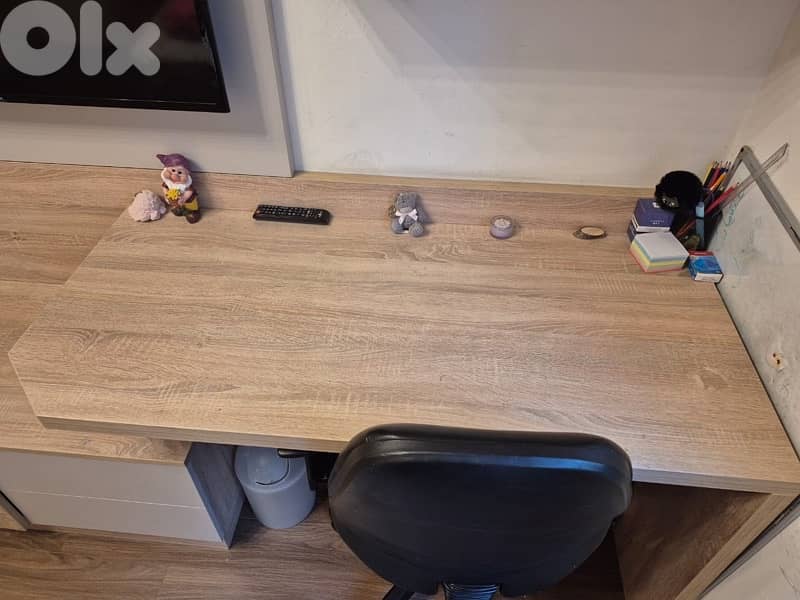 Desk workstation with storage 3