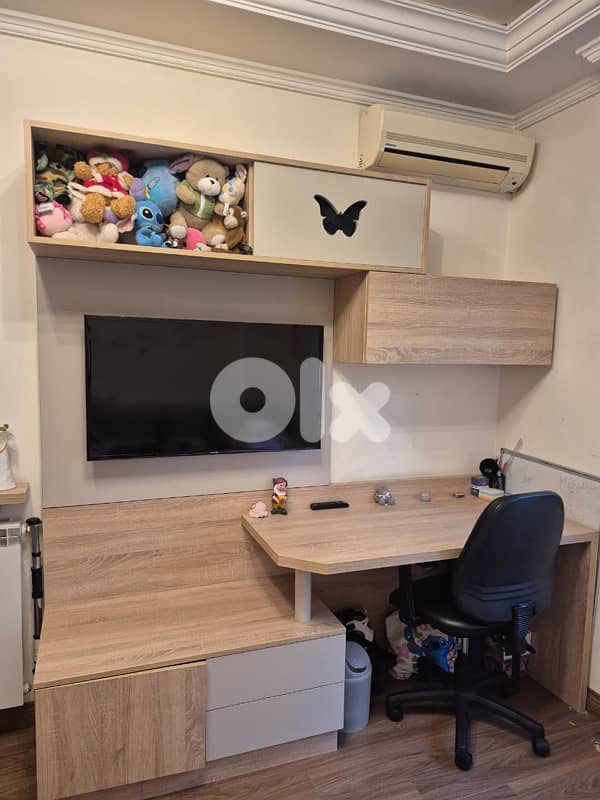 Desk workstation with storage 4