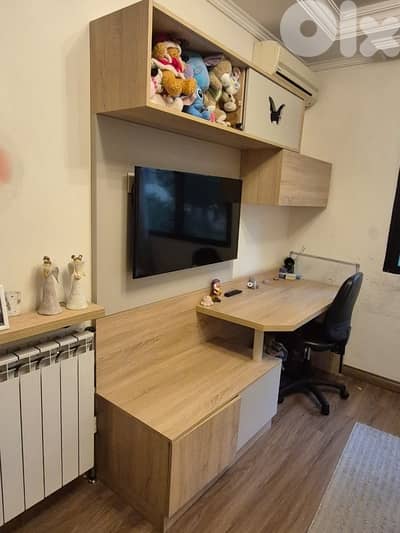 Desk workstation with storage