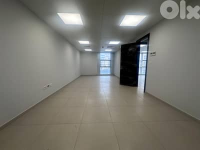 Office for Rent in Ramlet Al Baydahمكتب للإيجار في الرملة البيضاء