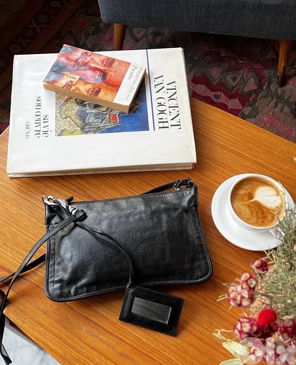 ‏Balenciaga city 1