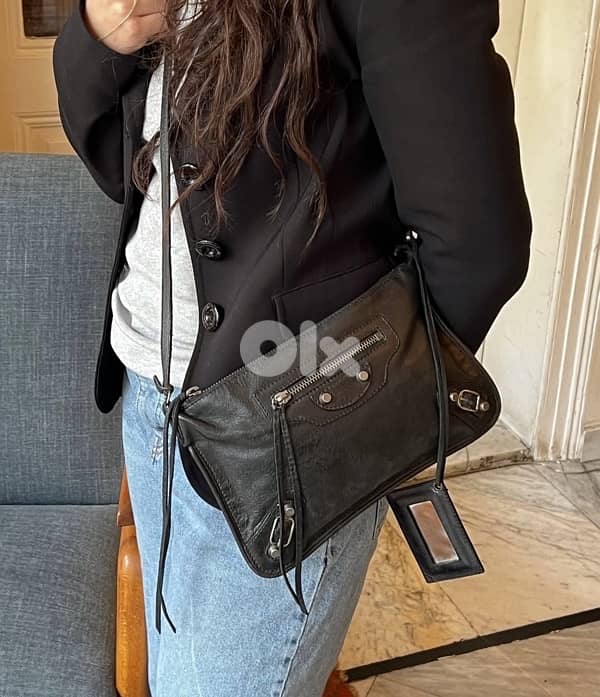 ‏Balenciaga city 4