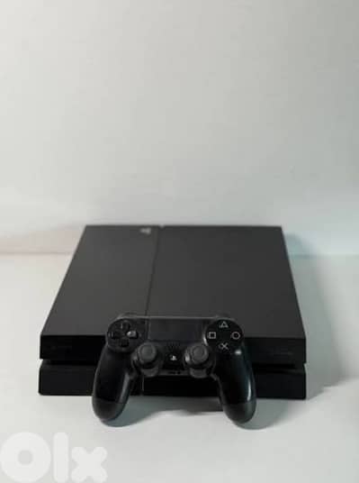ps4 (used but in a good condition)with 2 controllers