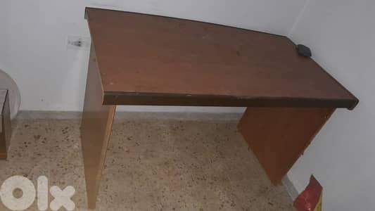 مكتب حالته وسط