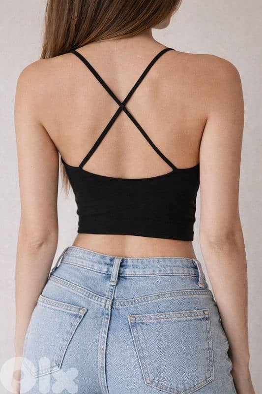 Women's black crop top 1