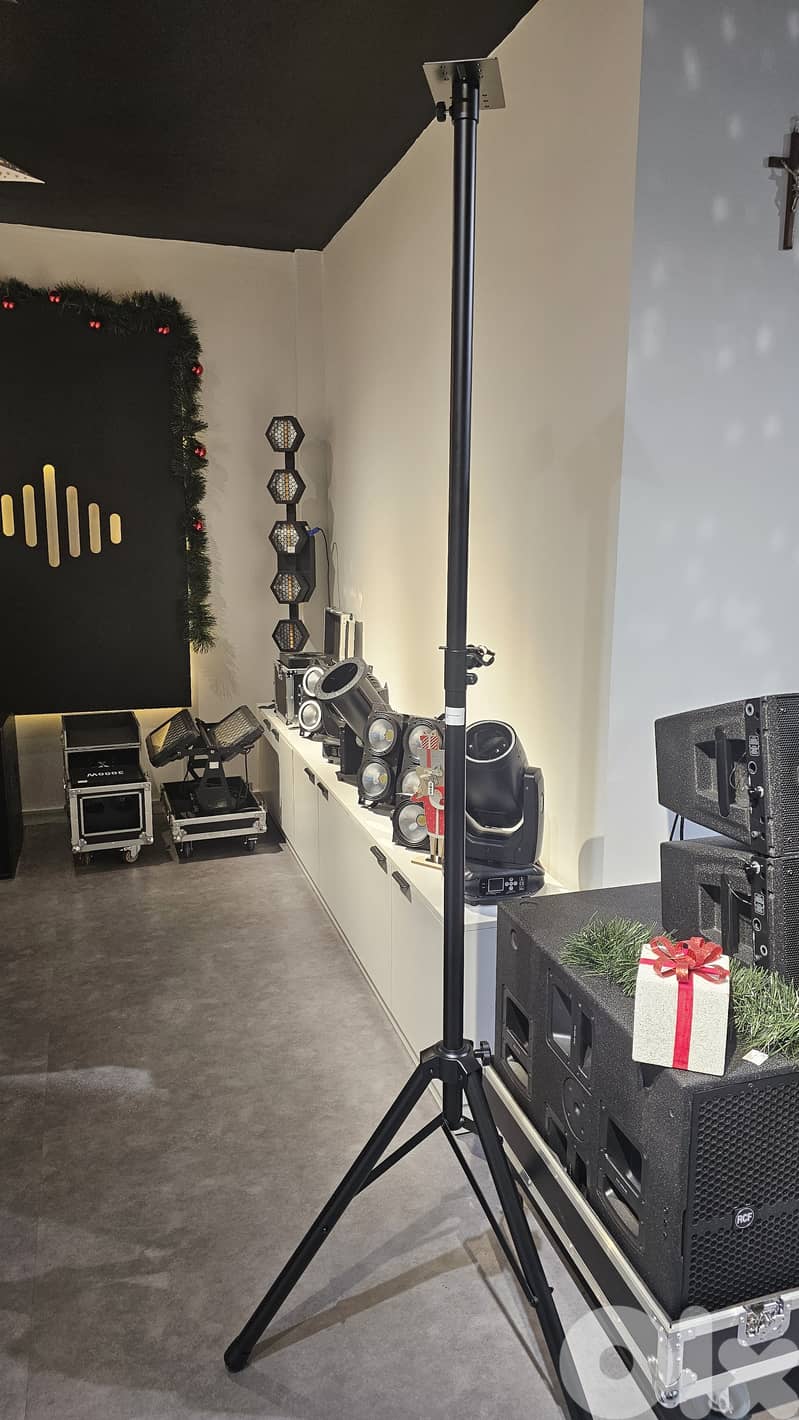 Professional Heavy-Duty Tripod Stand with Mounting Plate 1