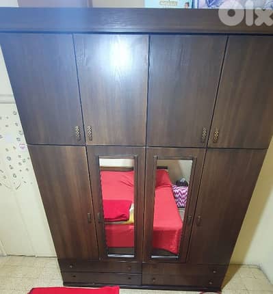 خزانة ثياب  بني غامق  طول ٢٦٠  عرض  ٢٠٠ غمق ٥٣  شبه جديد  كتير  نضيف