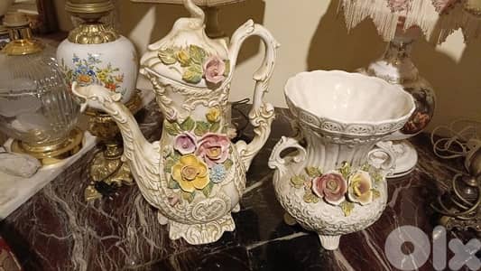 أبريف ومزهرية