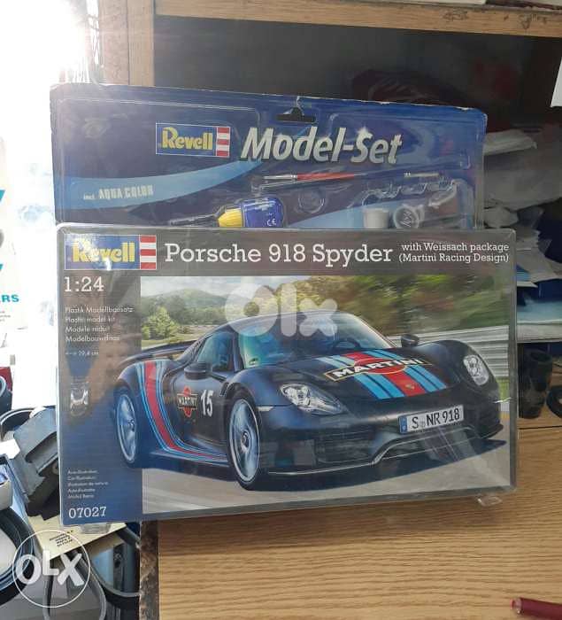 Porsche 918 Spyder Plastic Model Kit 1:24. 0