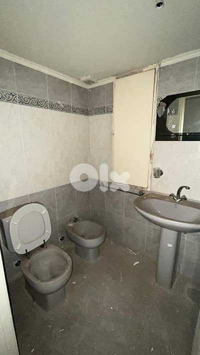 للبيع، حمامات حالة جيدة جدا، كانو راكبين بشقة ولا مرة إنسكنت. مفكوكين