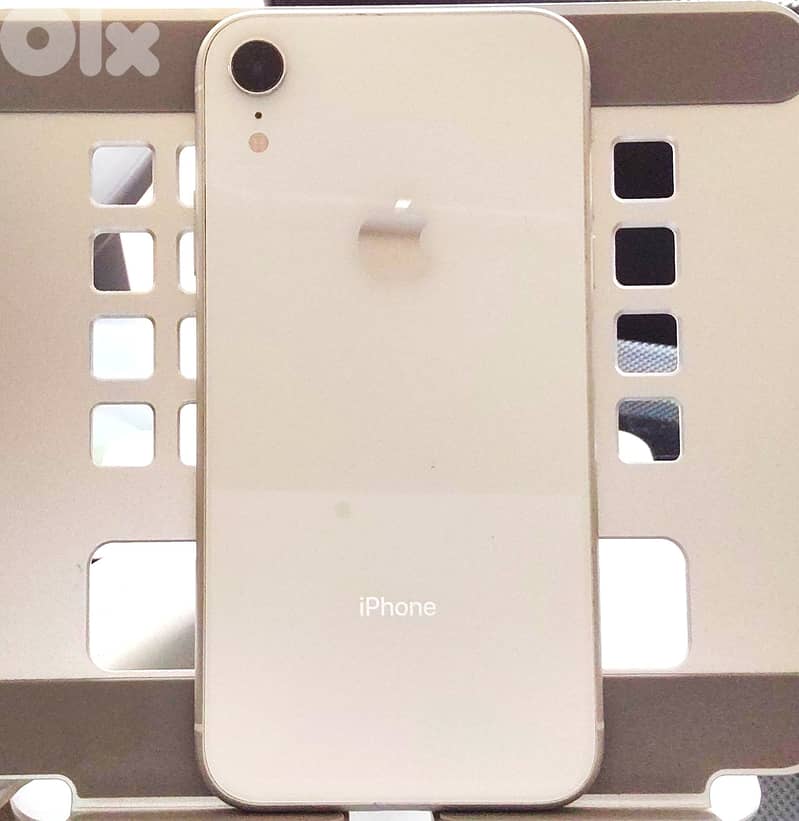 iPhone XR 128GB White 2