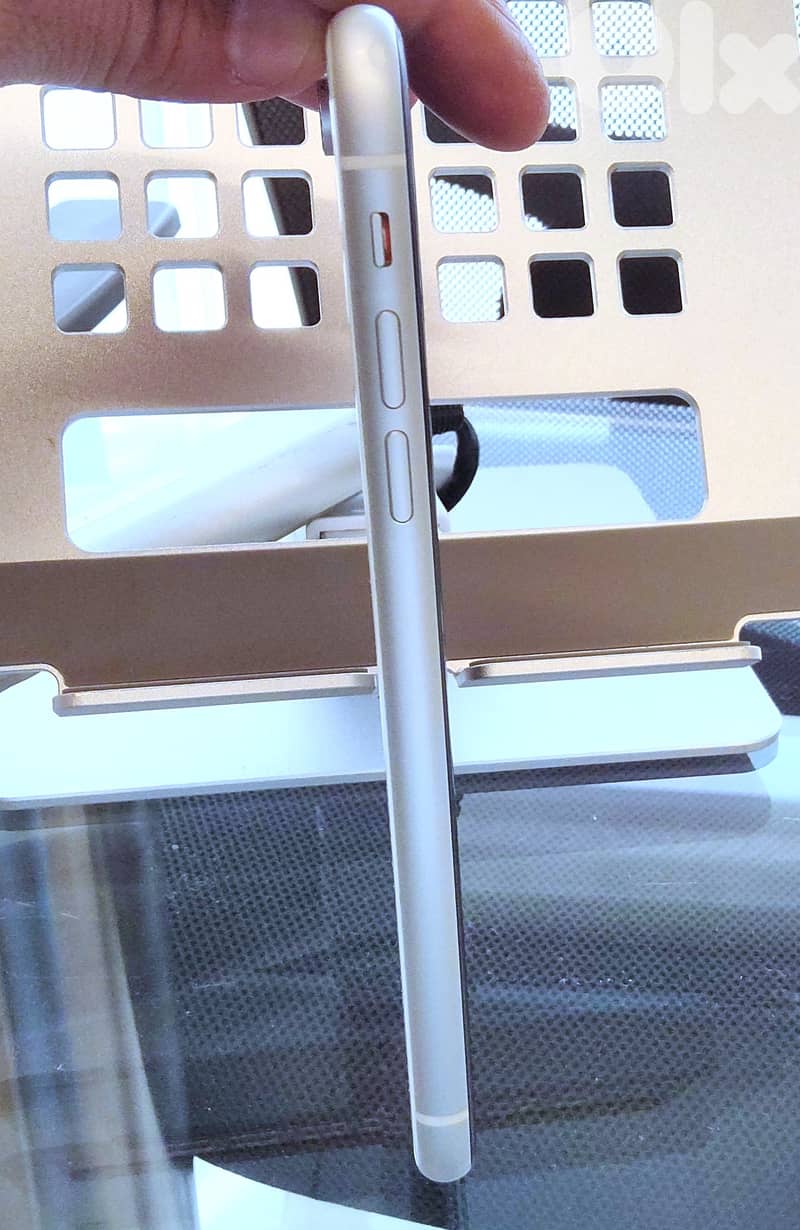 iPhone XR 128GB White 3