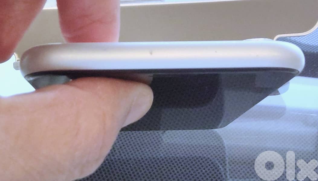 iPhone XR 128GB White 5