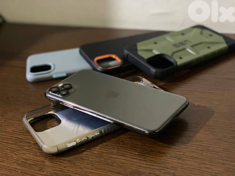 iphone 11 pro max (NOT opened) as new 5