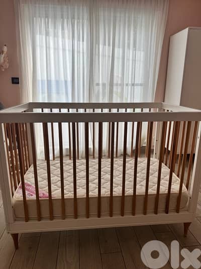 Like new baby crib - gently used & loved