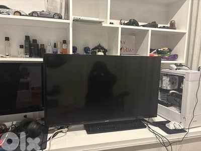 Samsung 40” LED Smart TV Excellent Condition, Original Remote