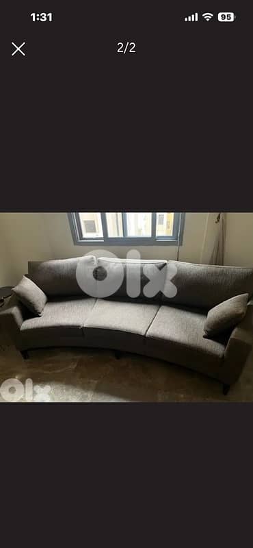 طاولة و كنابية كبيرة