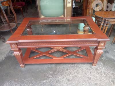 طاولة نص خشب زان كتير مرتبة