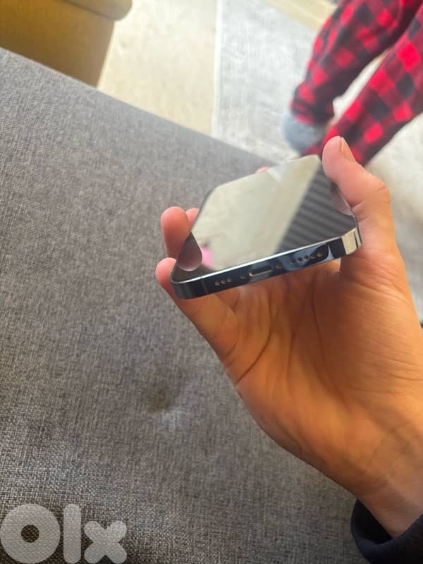 Iphone 13 pro 0 scratches everything original 2