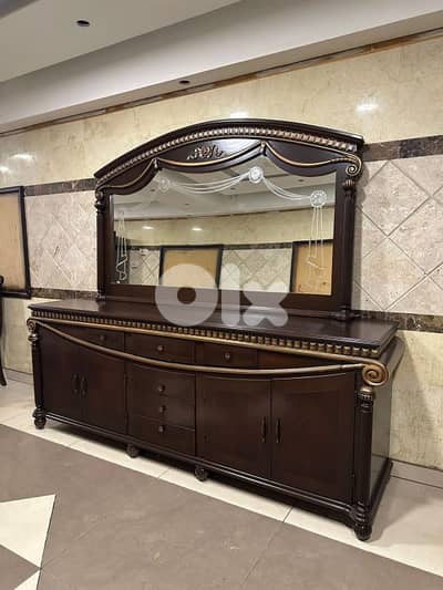 درسوار مع مرايا خشب زان كتير مرتب