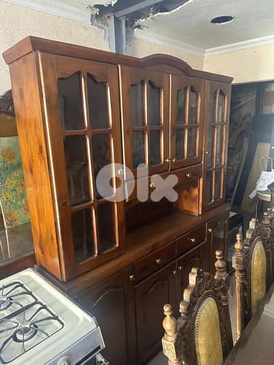 فاترينة مطبخ سويدي حجم كبير خشب كلا كتير مرتبة